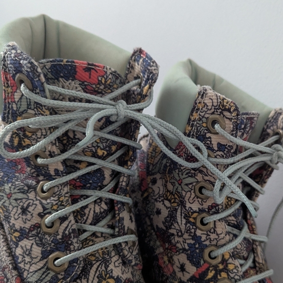 Timberland Limited Edition Women's Floral Boots Workboots Size 8.5 - Picture 6 of 12